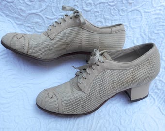 Vintage Downton Abbey Style Low Ankle Heels Beige Mesh And Leather Lace Ups Vintage Downton Abbey Style Low Ankle Heels Beige Mesh And Leather Lace Ups