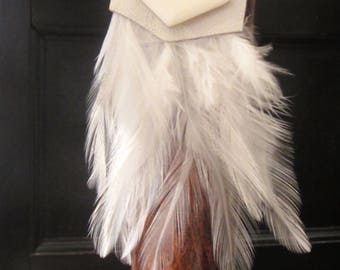 White feather and leather collier style dream catcher / Collier blanc style attrape rêve en cuir et plume