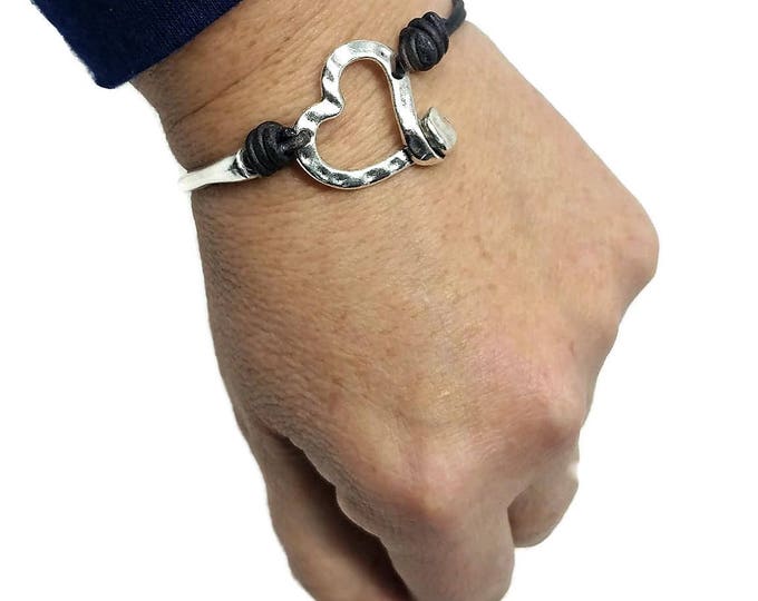 Leather bracelet, women bracelet, leather cuff, women cuff, heart bracelet, women leather cuff, gift for mom, uno de 50 bracelet,