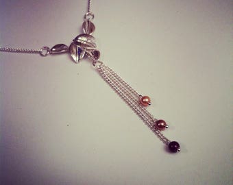 Pendant necklace leaves jointed with beads brown tones