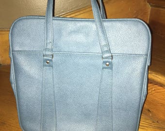 Royal Traveller Medalist Luggage Train Case Weekender Carry On Ovetnight Bag