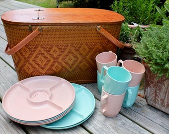 Vintage Redmon, Peru, Indiana Picnic Basket With Original Cups, Plates, Tray