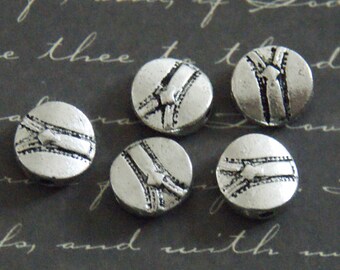 5 round embossed 'zipper' print in silver 10mm