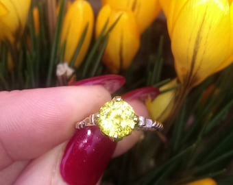 Distinctive & Feminine Natural Sphene Ring .