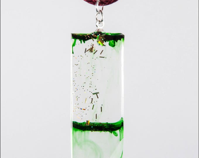 Pendant, green colored Crystal resin. P5317