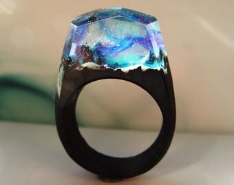 Nothern light Wood ring. Secret world inside wooden ring. Rings for women and men. Wood resin ring. Fashion resin jewelry. Statement ring.