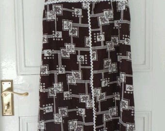 1960's brown floral shift dress. Size 10.