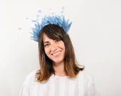 Hellisay - Diadema de plumas azules para invitada de boda, diadema para novia, diadema de ballet, tocado azul de plumas, accesorio de plumas