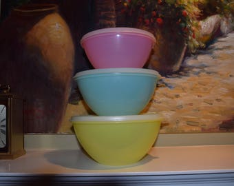 Vintage Tupperware Pastel Nesting Bowls with Lids Set of 3 Yellow Blue Pink