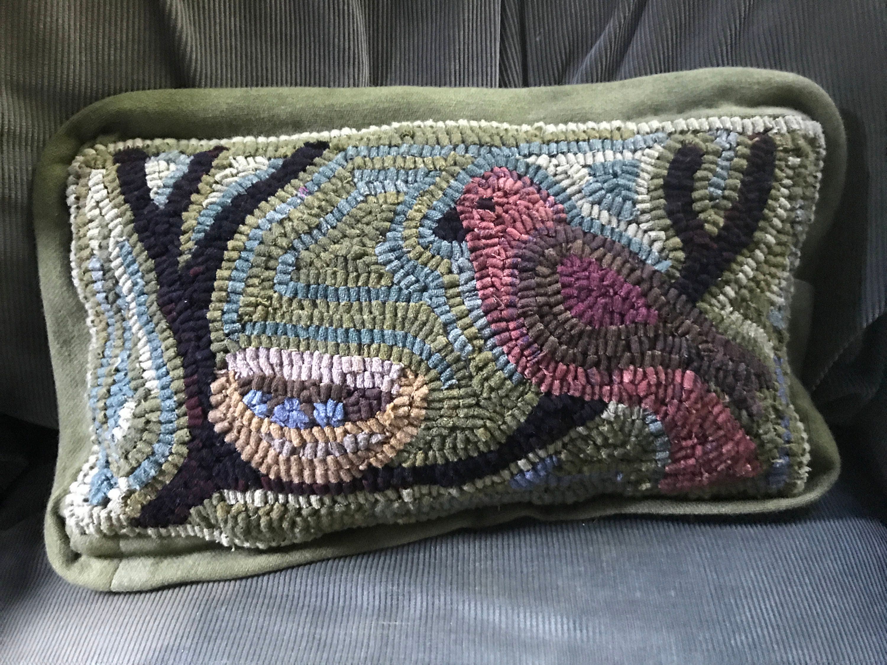 RUG HOOKING PILLOW Pattern Mama Bird with Nest on Belgian