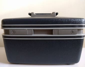 Vintage Samsonite Train Case, Navy Blue. Excellent condition.