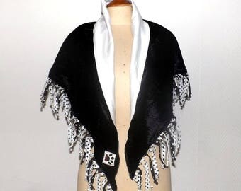 Shawl "Leola" black and white fringe and polka dots