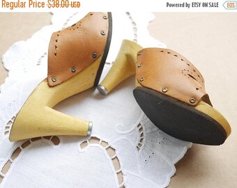 vintage 1960s wool felt clogs / floral embroidery / heels / slippers EU 37 / US 6.5 - 7 main image 1