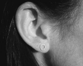 Sterling silver | Hammered silver round stud earrings | Minimalist | Modern