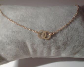 Choker of neck plaqie gold pattern interweaves
