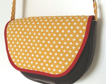 Bag flap with adjustable shoulder strap