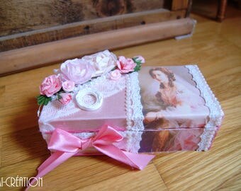 Small box / flowers and pink satin glasses case