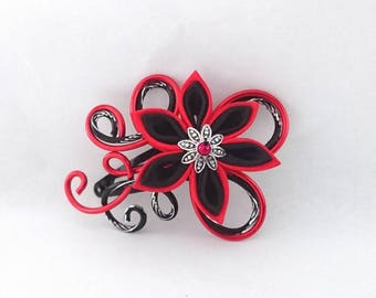 Red aluminum hair clip / chiseled black and flower