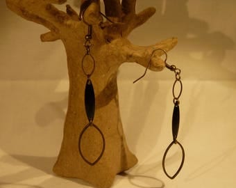 Earrings Bronze thin, delicate and lightweight bronze shuttle and black enamel shuttle