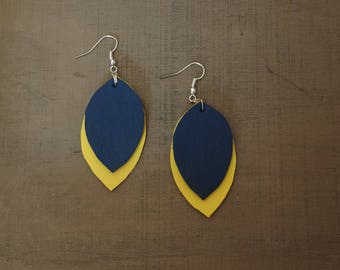Leaves earrings in yellow and dark blue leather