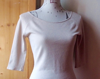 Fitted sweater neckline dancer