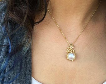 SALE 20% Off - CORAL 14K Gold Pearl Pendant Necklace, Gold Pearl Necklace Wedding, Bridal Jewelry Pearl, Bridal Pearl Necklace