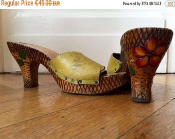 ON SALE Vintage carved heel platform mules 37,5 tiki shoes 7