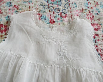 Vintage Antique french dress for baby girl or doll, White cotton, 1930-1940, Embroidery, France, Vêtement poupée bébé fille