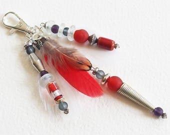 Bijou de Sac, Porte-clef Ethnique Chic - Plumes et Perles Africaines en pate de verre artisanale - Bijou de créateur en pièce unique
