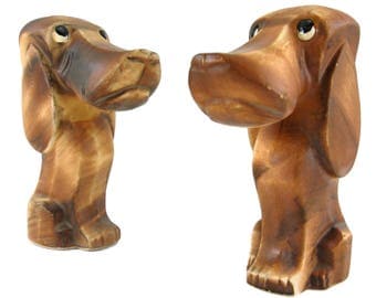 Vintage Hound Dog Salt And Pepper Shakers 1950s Salt Pepper Kitschy Kitchen Hound Dog Kitchen Decor Bloodhound Collectible Vintage S & P