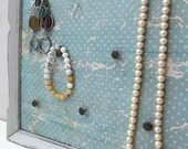 Support à bijoux décoratif clous déco collier bracelet boucles d'oreilles tapisserie ancienne cadre antique vintage turquoise organiser