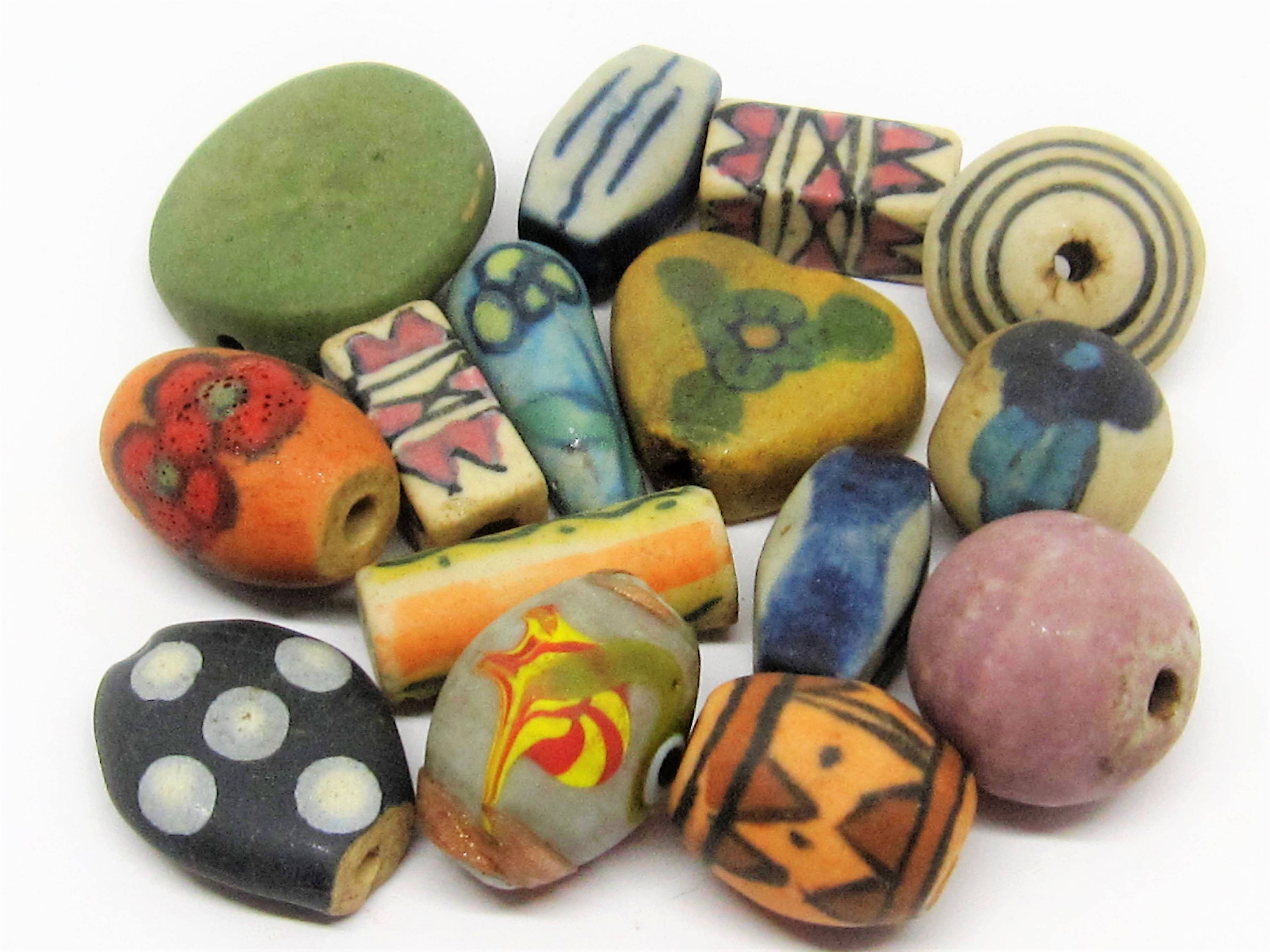 Loose beads. 15 Handmade vintage ceramic beads. 14mm 26mm from