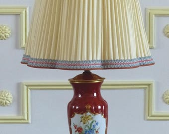 Living room lamp. Desk lamp. French table lamp. Living room lighting. Pleated lamp shade..