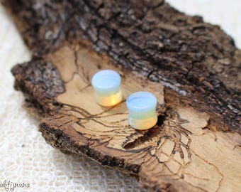 Opalite Plug, Ear plugs, Gemstone ear plug, Organic jewellery, Tribal plugs, Stone Plugs, Gauge jewellery, Gauge plugs, 10/5mm plugs