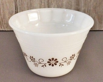 Set of 4 Custard Cups / Ramekins / Dessert Cups - Dynaware, Pyr-O-Rey - Brown Flower - White Milk Glass - by Vitrocrisa