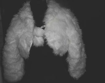 Long sleeves wedding ceremony ivory colored faux fur Bolero
