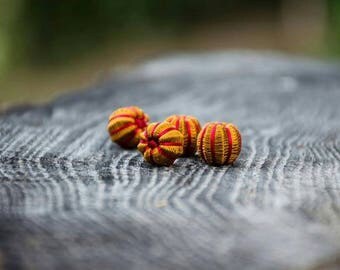 Medieval buttons, Historical buttons.