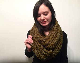 Crochet Infinity Scarf // Ribbed Infinity Scarf // Chunky Crochet Scarf // Women's Winter Crochet Scarf // Women's Infinity Scarf