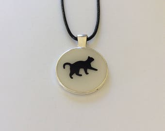 White & black resin cat necklace / resin jewellery / cat jewellery / pet jewellery / animal jewellery / animal lover gift