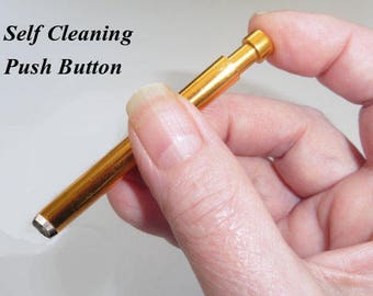 Self cleaning one hitter tobacco pipe