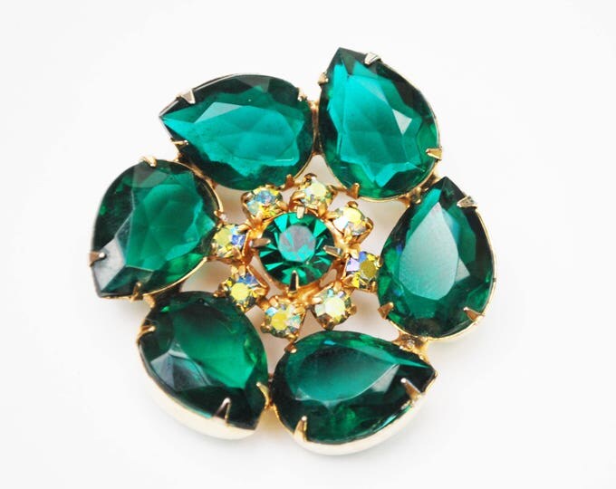 Green Rhinestone brooch - Gold plated Setting - Open back hunter green Crystal - flower floral Pin