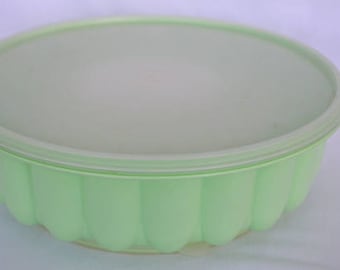 Vintage Tupperware Green Jel-Ring Jello Mold