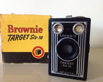 Brownie Target Six-16 Camera, Vintage Camera, Vintage Photography, Retro Photoshoot, Black Brownie Camera, Eastman Kodak Company Camera
