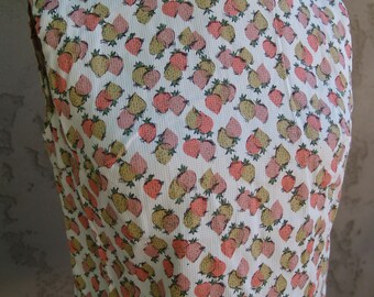 Vintage Novelty Print 1950's Sleeveless Top//Strawberries//