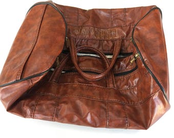 Mod viNtage 70's HiPPiE LeatheRette WiLsoN WeeKeNDeR CaRRy - oN GyM duFFLe oVeRniGhT USA SpoRts baG