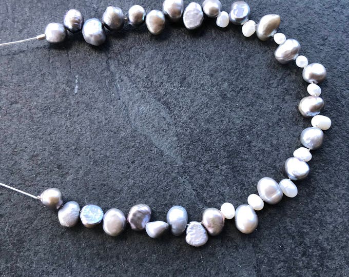 Grey Pearl necklace, Silver Pearl Necklace, White and Grey pearl Necklace, Grey Pearl Jewelry, Dark grey Necklace, dark grey pearl Necklace