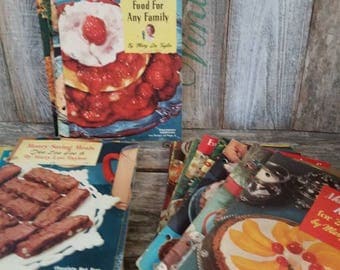 Vintage 1950's Pet Milk Advertising Cookbooks Mary Lee Taylor Radio Show Lot of 49, Vintage Cookbooks