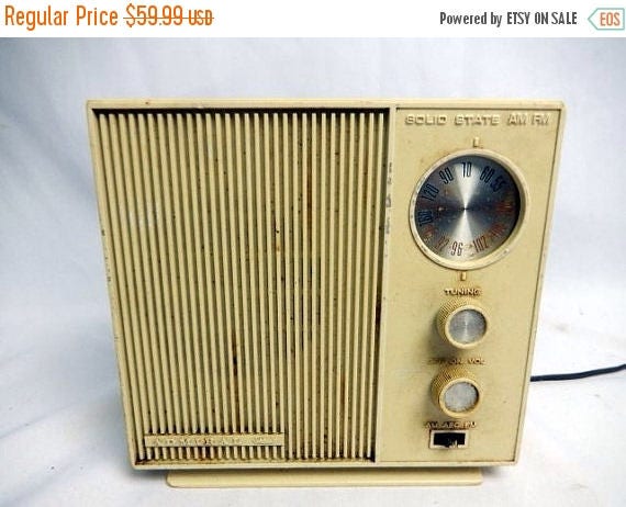 25% Off SALE Vintage Admiral AM / FM Cream Colored Portable