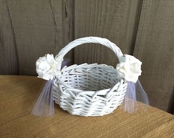 Flower girl baskets/ white flower girl baskets/ wedding baskets/ baskets for flower girls/ traditional flower girl baskets/wedding accessory