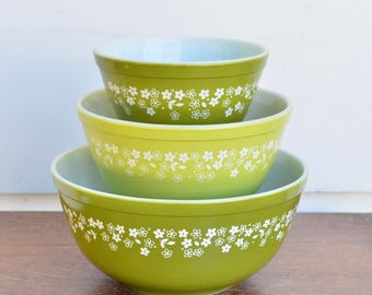 Pyrex Spring Blossom Green Mixing Bowl Set | Three 3 | Crazy Daisy | 401 402 403 | Retro Kitchen Decor | White Floral Garland Flower
